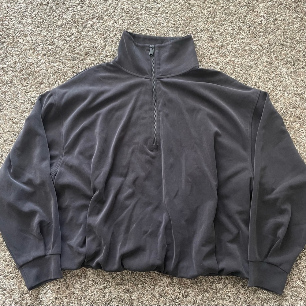 Athleta Seasoft 1/2 zip Bubble Hem